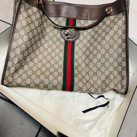 New Gucci bag, once used - Picture 2 of 6